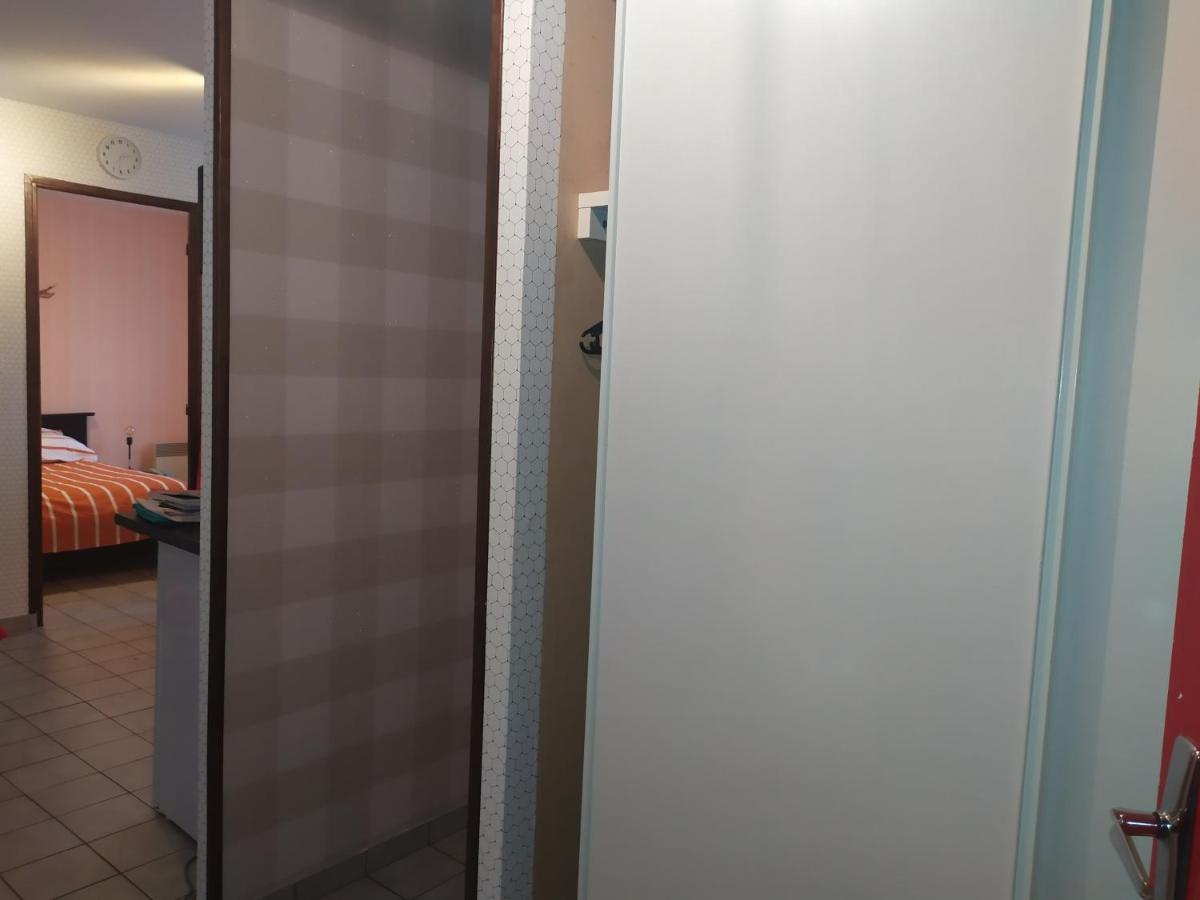 Chez Fabienne T1 Apartment Le Breuil-sur-Couze Ngoại thất bức ảnh
