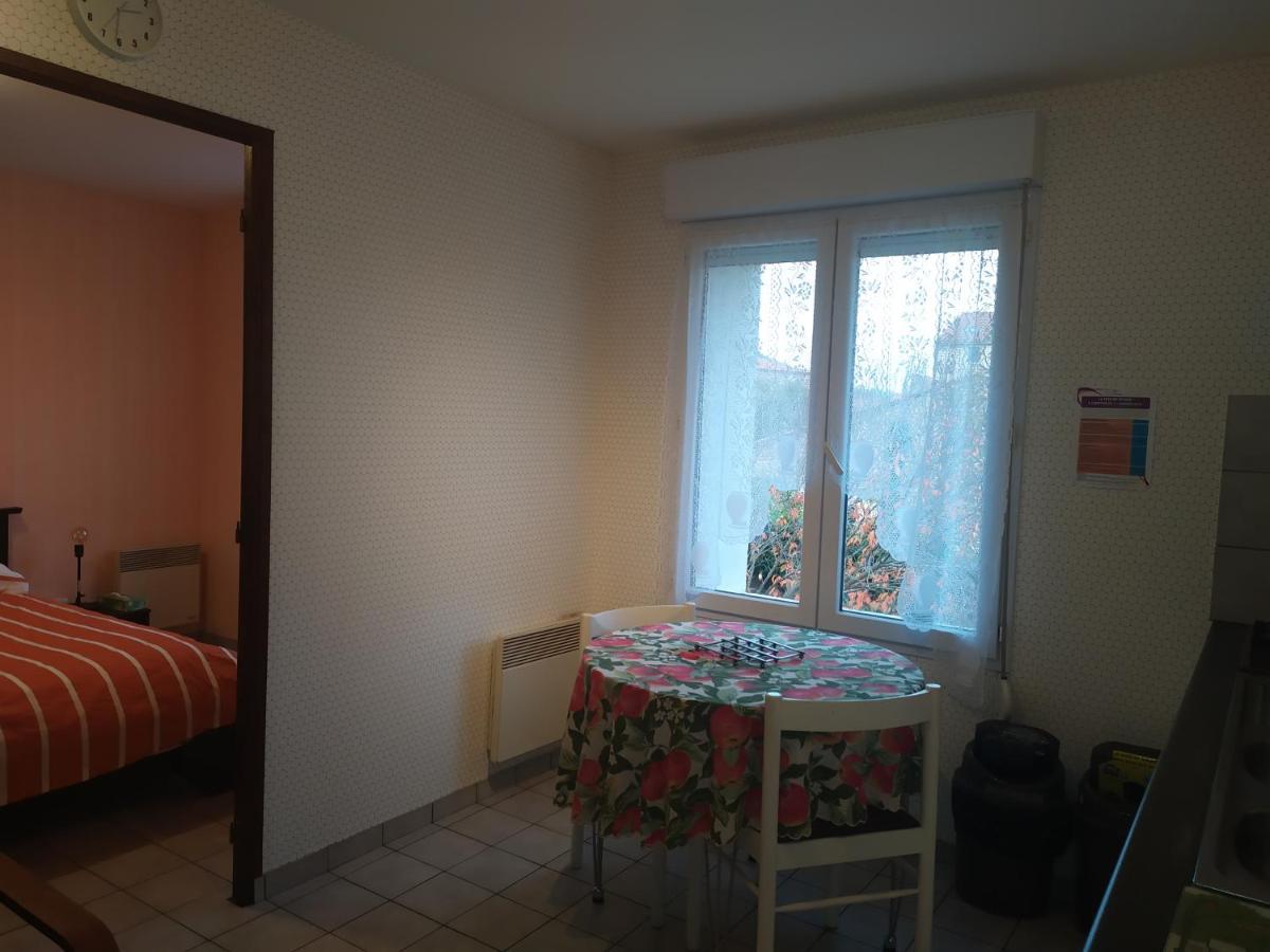 Chez Fabienne T1 Apartment Le Breuil-sur-Couze Ngoại thất bức ảnh