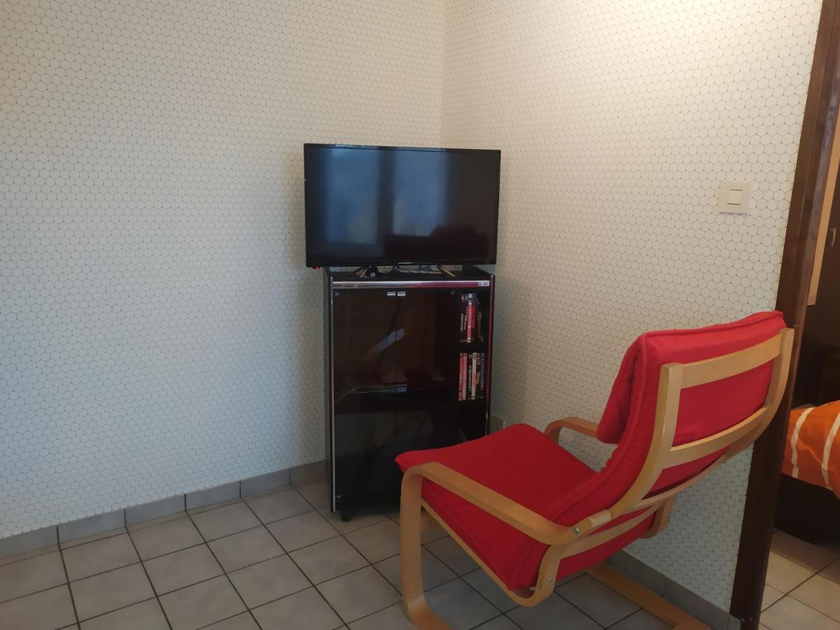 Chez Fabienne T1 Apartment Le Breuil-sur-Couze Ngoại thất bức ảnh