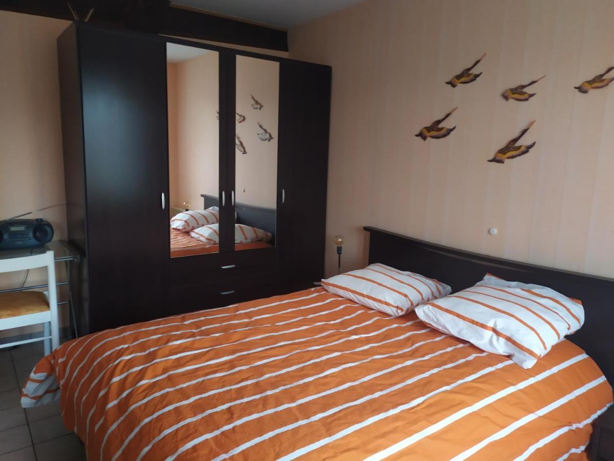 Chez Fabienne T1 Apartment Le Breuil-sur-Couze Ngoại thất bức ảnh
